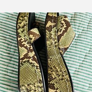 Donald J Pliner sandals in mint condition